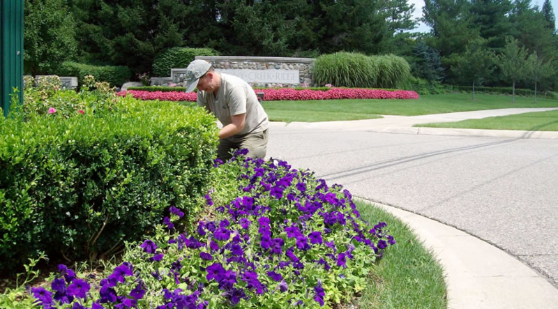 Hire a Huntington Woods Landscaper 